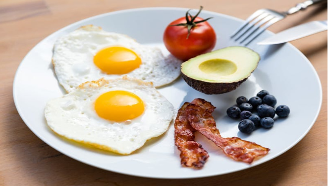 30 Receitas Low Carb Fáceis de Fazer: Café da Manhã, Refeições e Sobremesas
